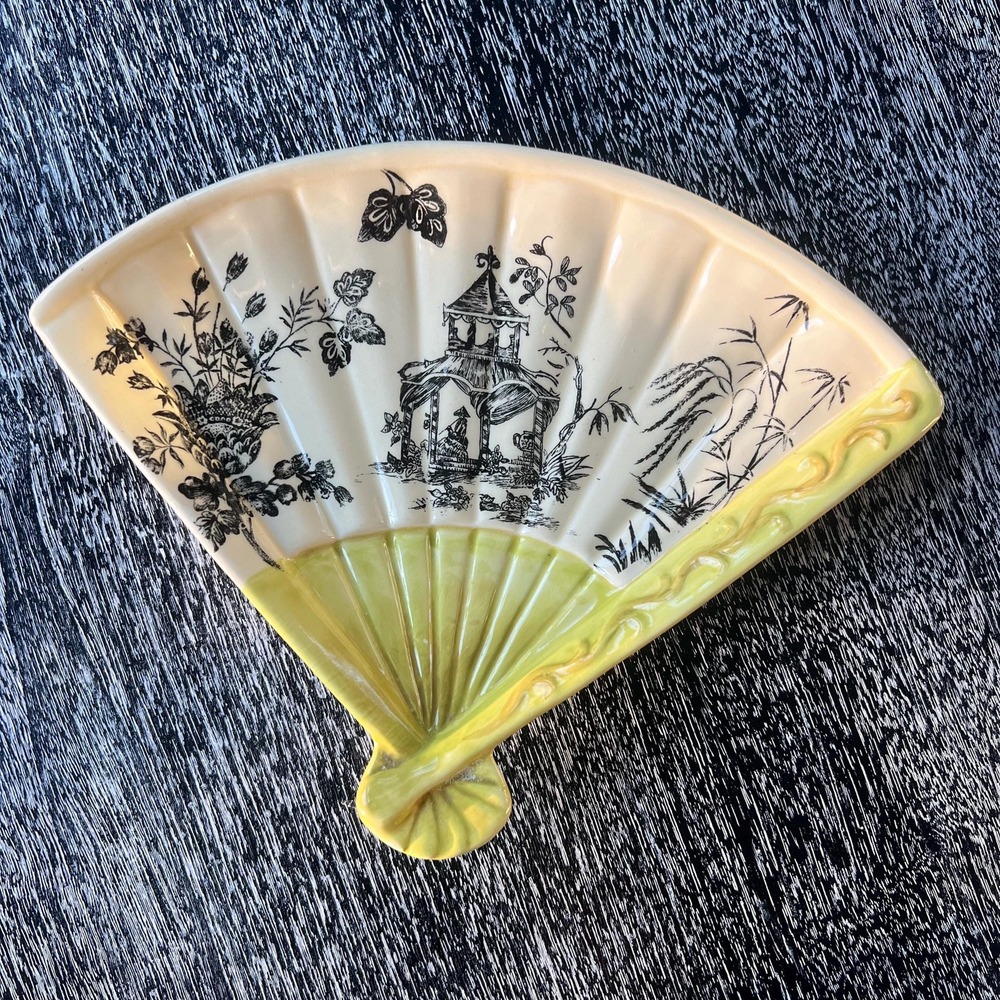 Vintage fan shaped trinket dish chartreuse with Asian scene